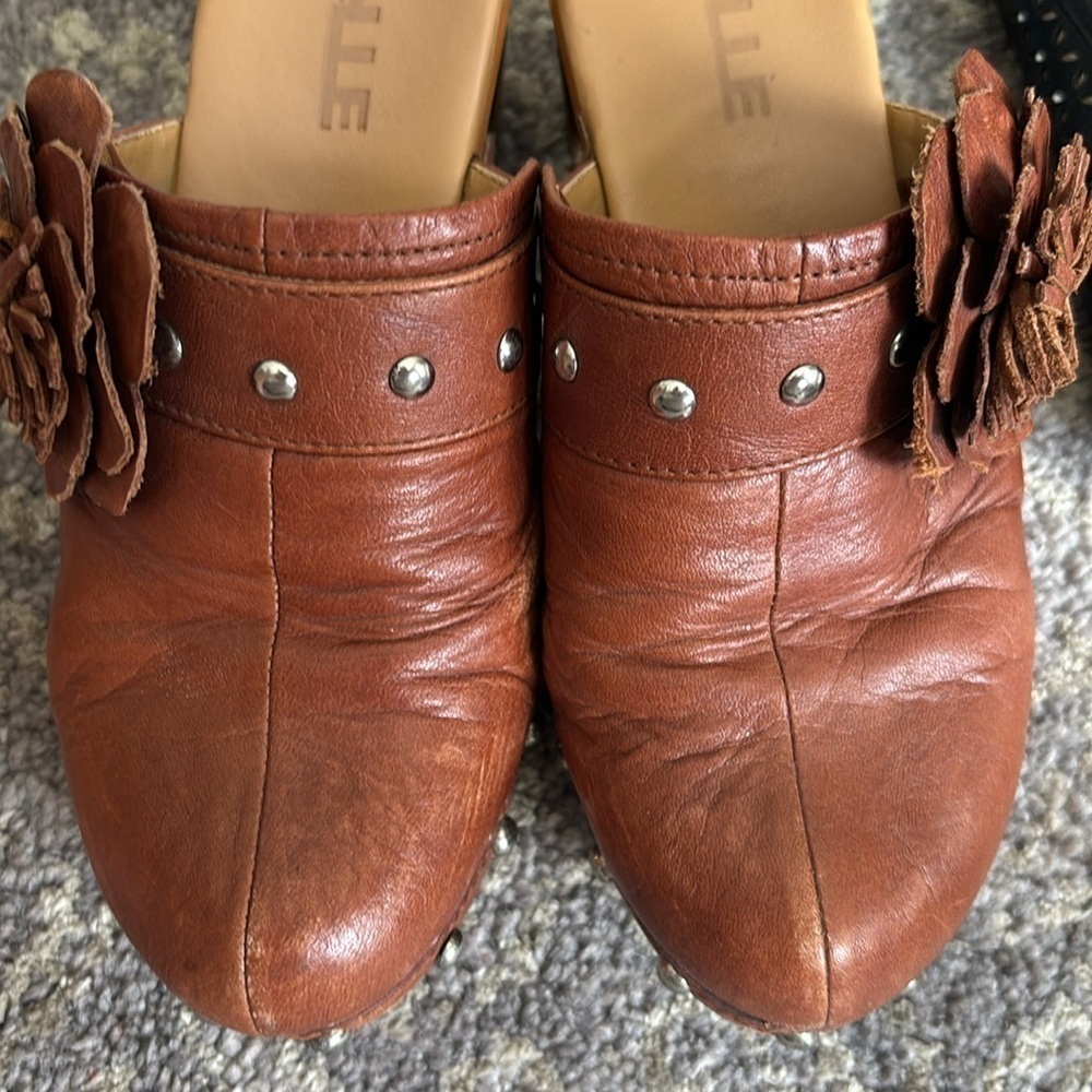Brown clogs with studs and flower detail in 6